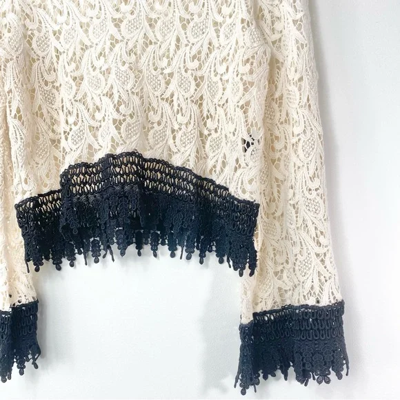 DRESS THE POPULATION BELL SLEEVE TOP - Picture 6 of 11